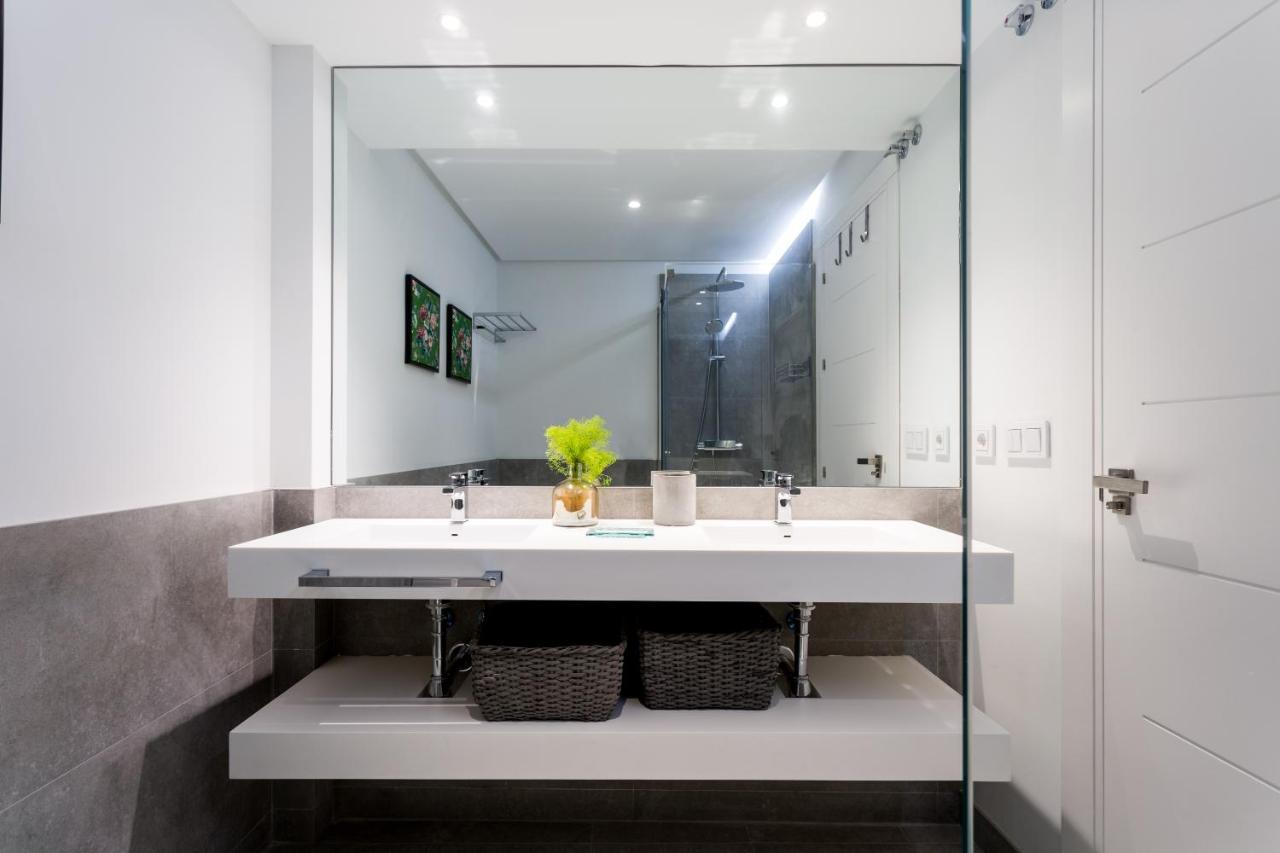Apartamentos Rg Plaza De Espana Siviglia Esterno foto