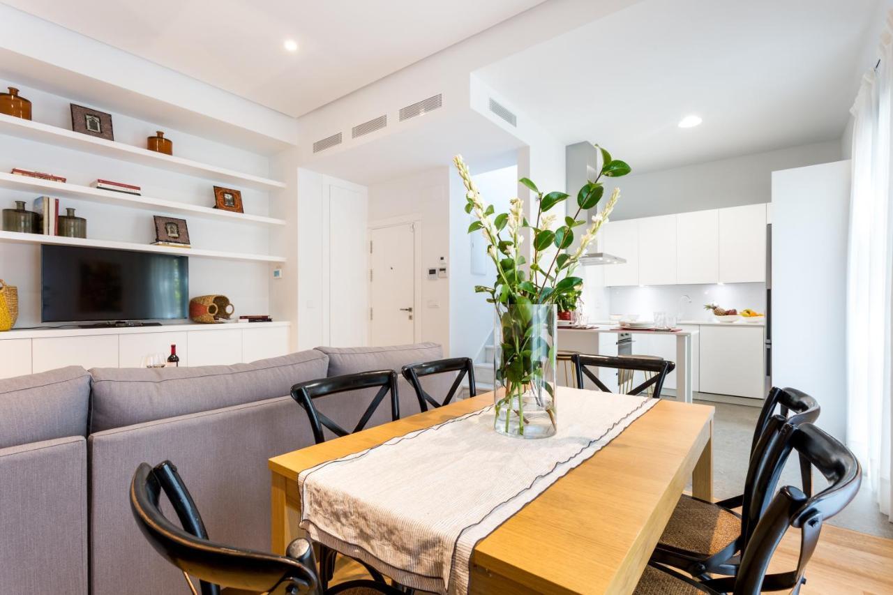 Apartamentos Rg Plaza De Espana Siviglia Esterno foto