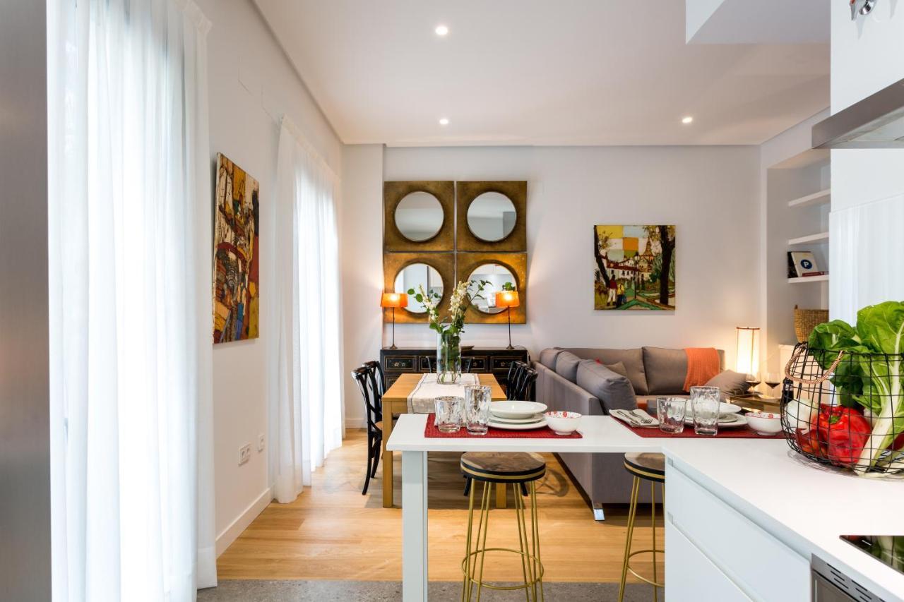 Apartamentos Rg Plaza De Espana Siviglia Esterno foto